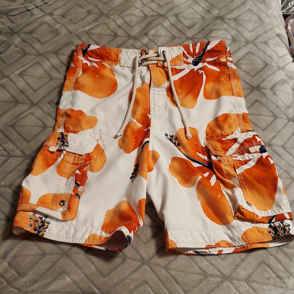 Hollister men's floral-print cargo swim trunks featuring a drawstring waist